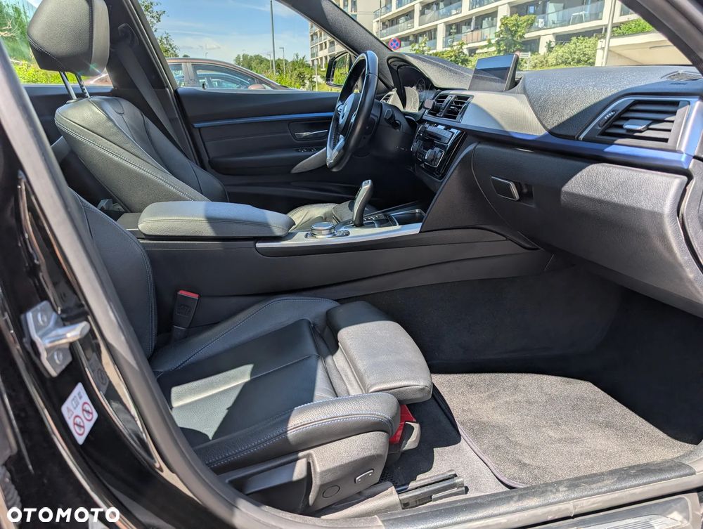 BMW Seria 3 320i xDrive M Sport Shadow sport - 18