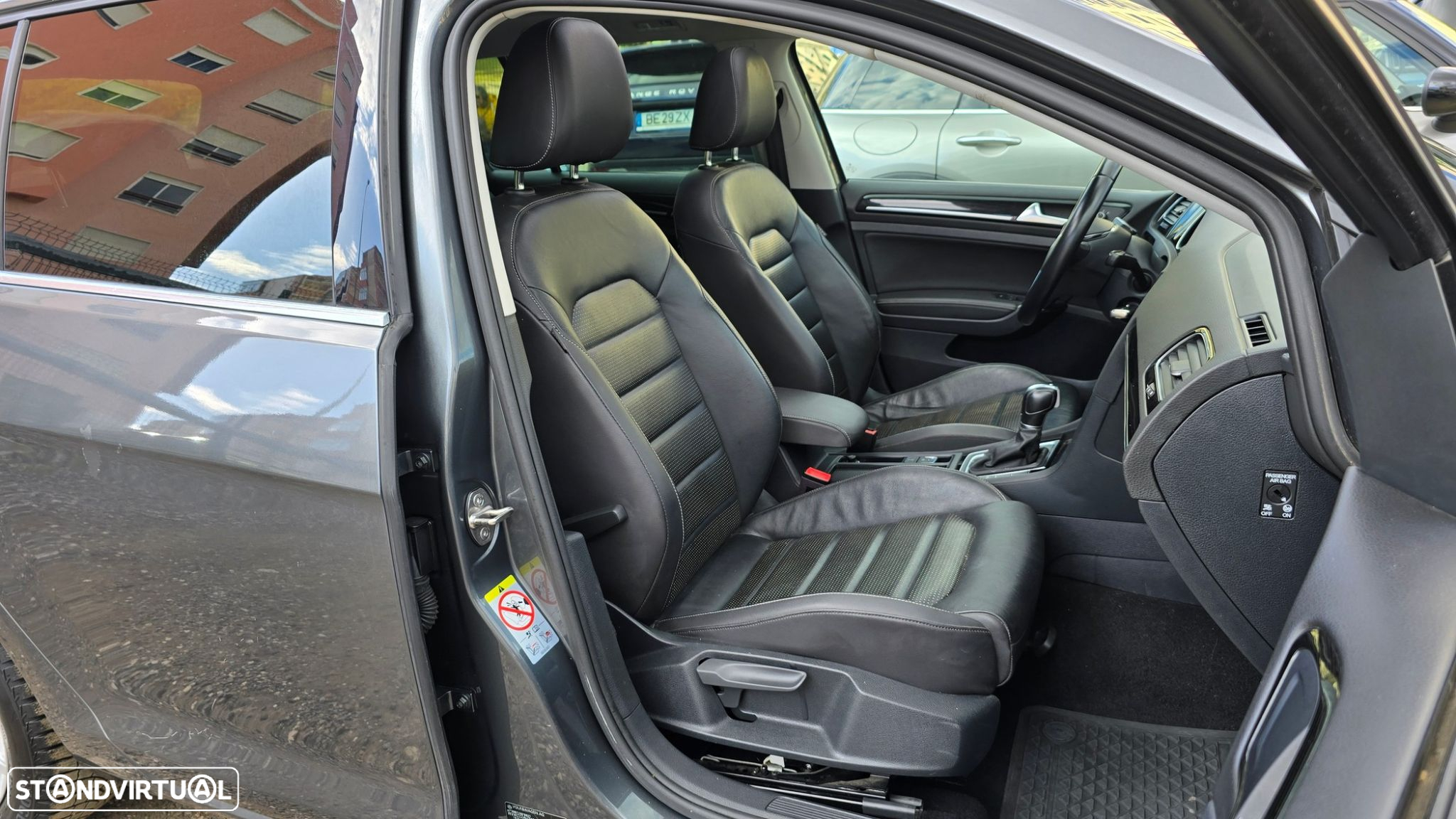 VW Golf Variant 1.6 TDi Highline DSG - 43