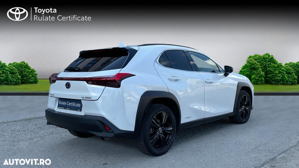 Lexus UX 250h FWD Executive - 5