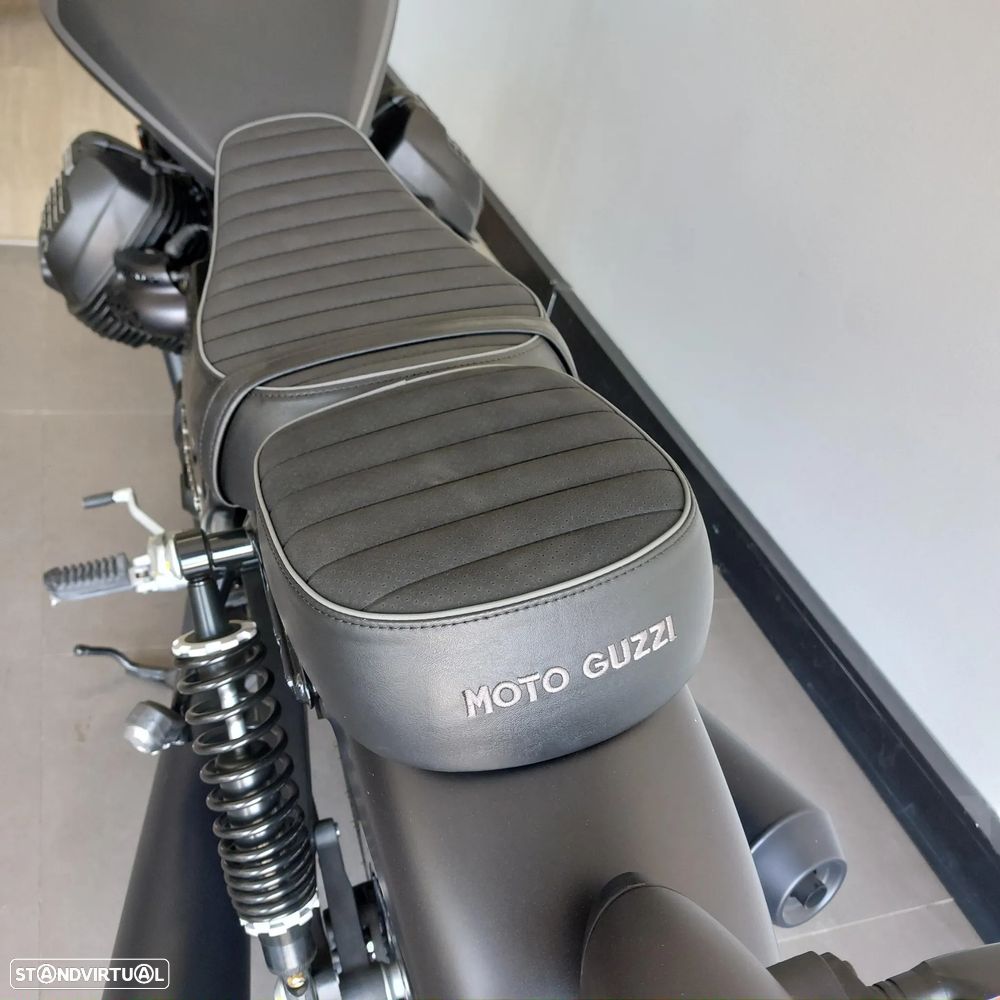 Moto Guzzi V9 BOBBER - 9
