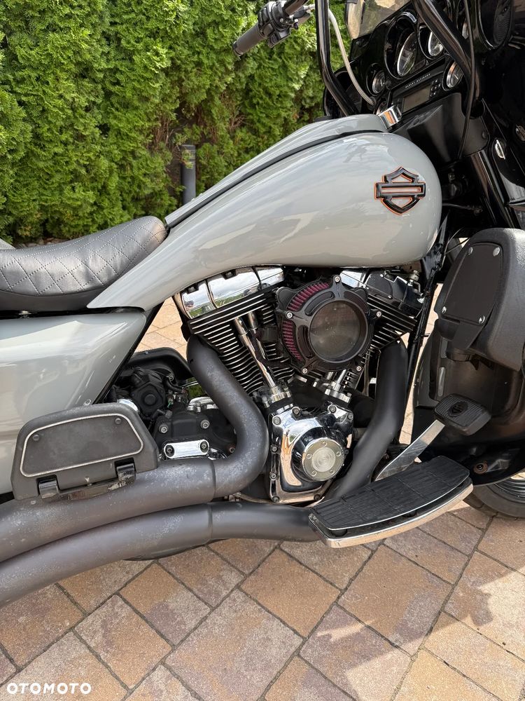 Harley-Davidson FLH Electra Glide - 8