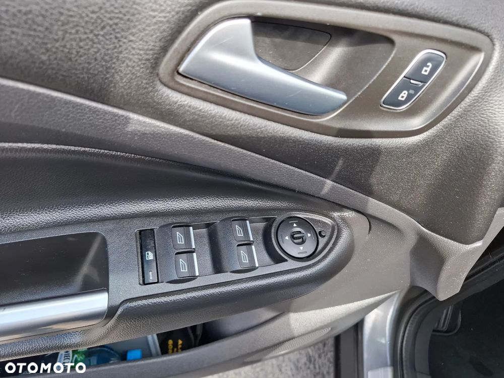 Ford Kuga - 12
