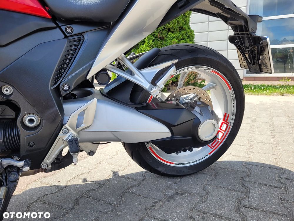 Honda VFR - 15