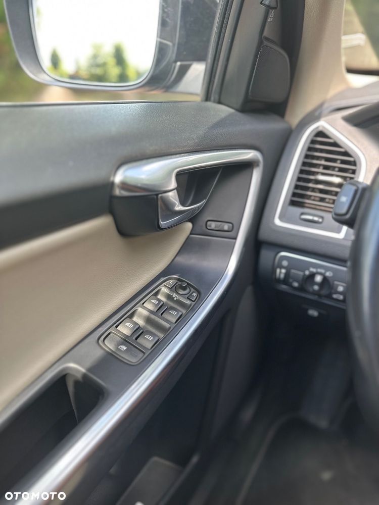 Volvo XC 60 D4 AWD Momentum - 8