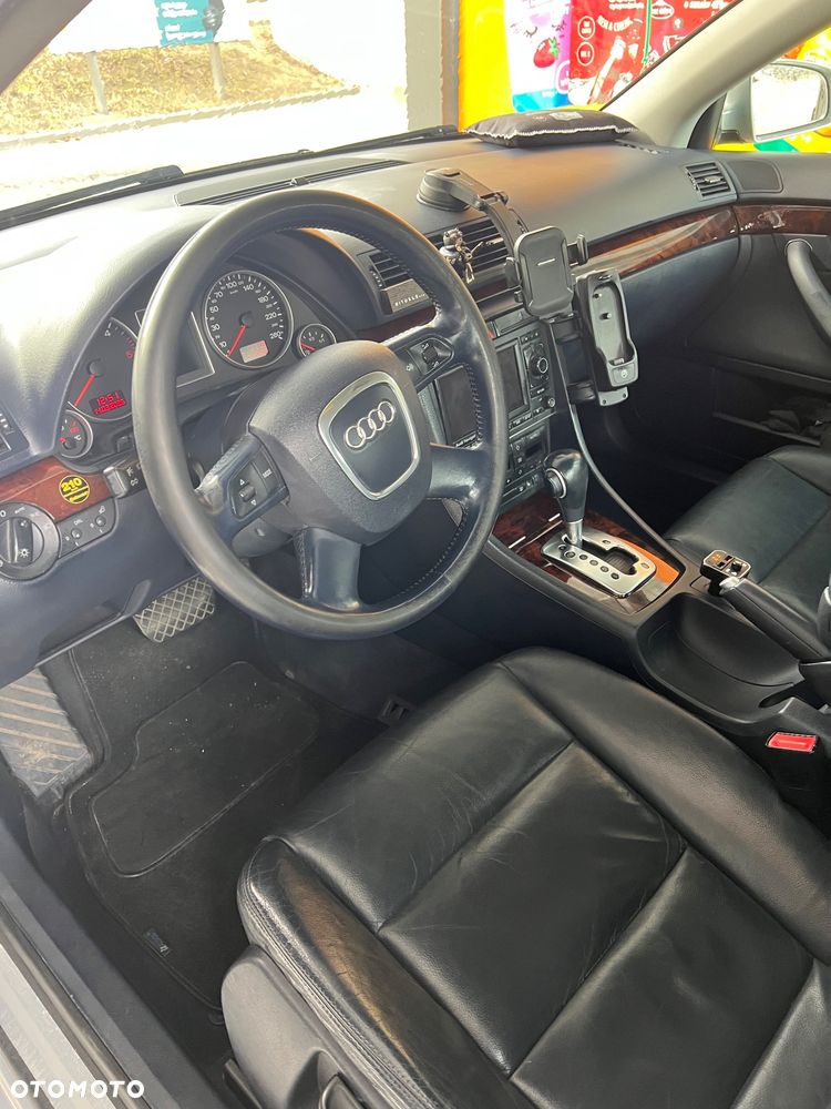 Audi A4 Limousine - 11