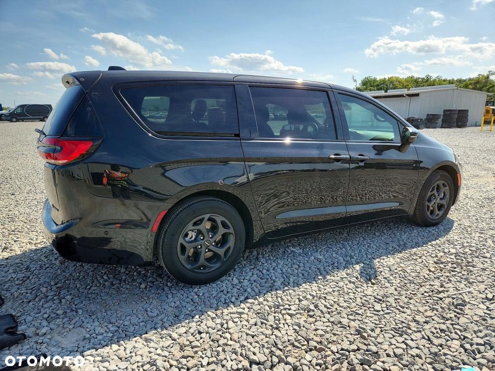 Chrysler Pacifica - 4