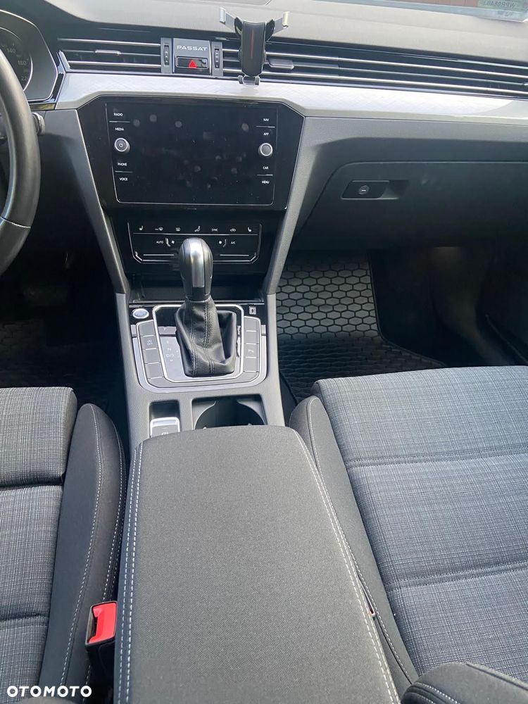Volkswagen Passat - 21