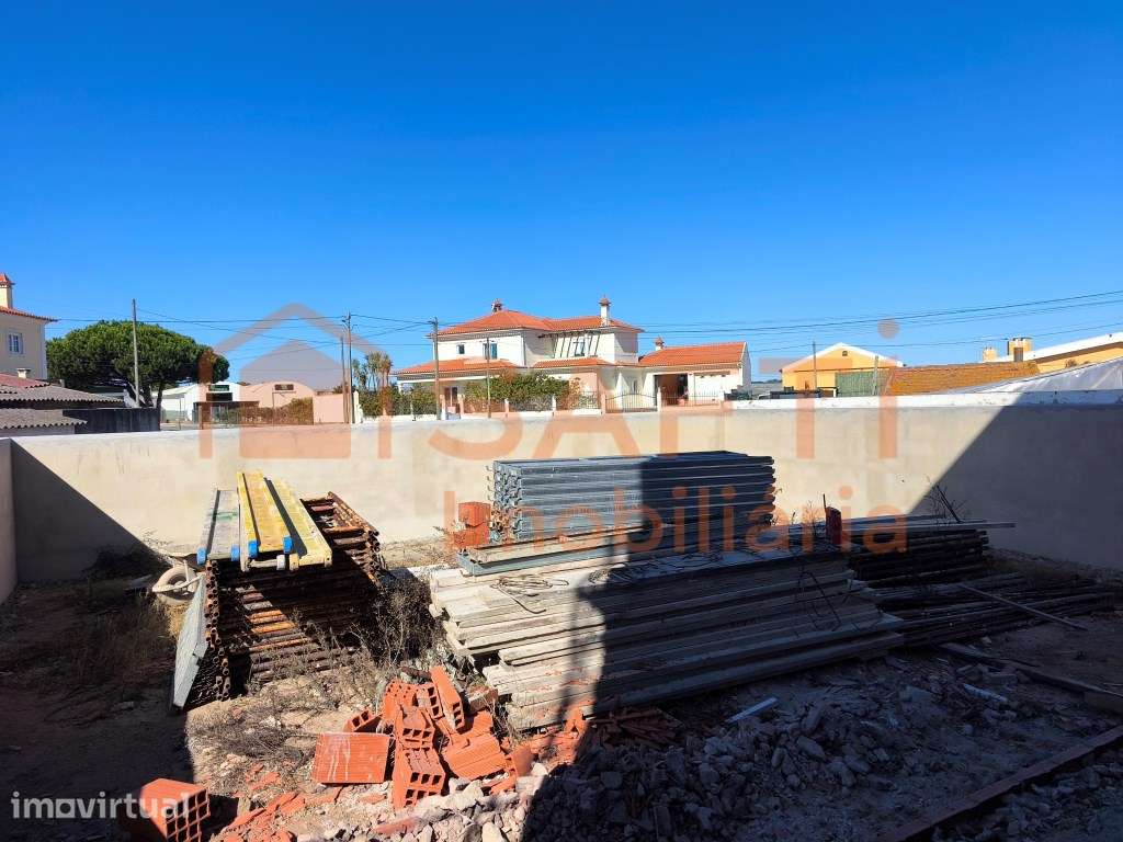 Moradia T4 espaçosa com muita luz natural a 5 minutos das praias Sa... - Grande imagem: 5/38