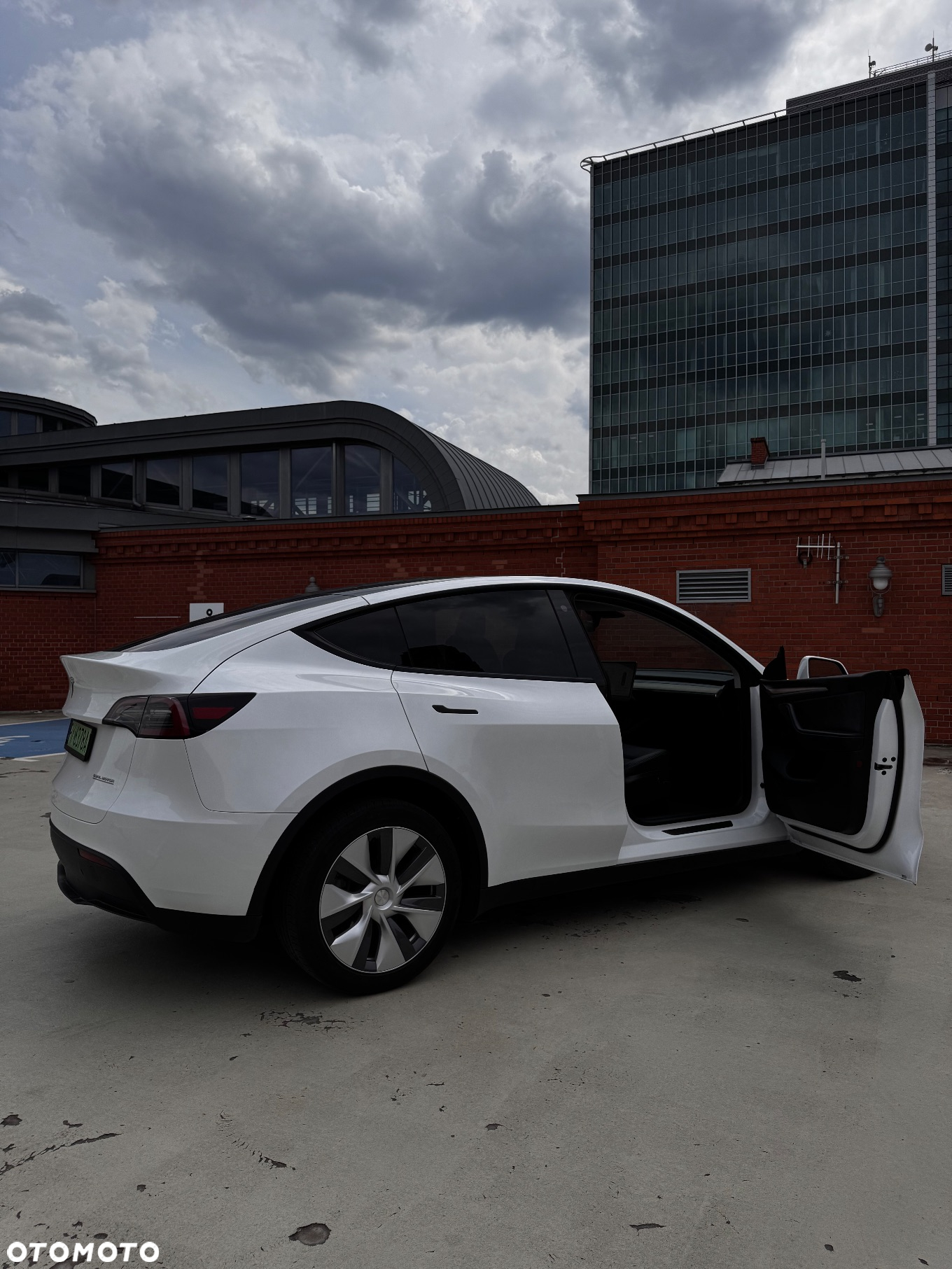 Tesla Y Model Long Range Dual Motor AWD - 36