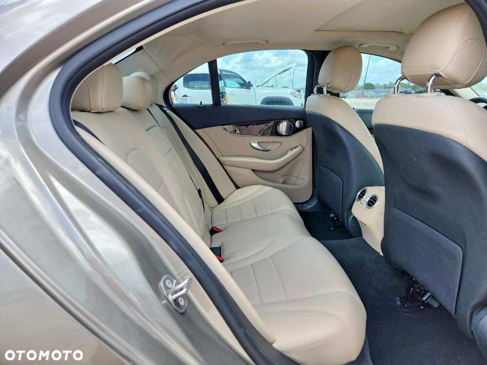 Mercedes-Benz Klasa C 300 9G-TRONIC - 11