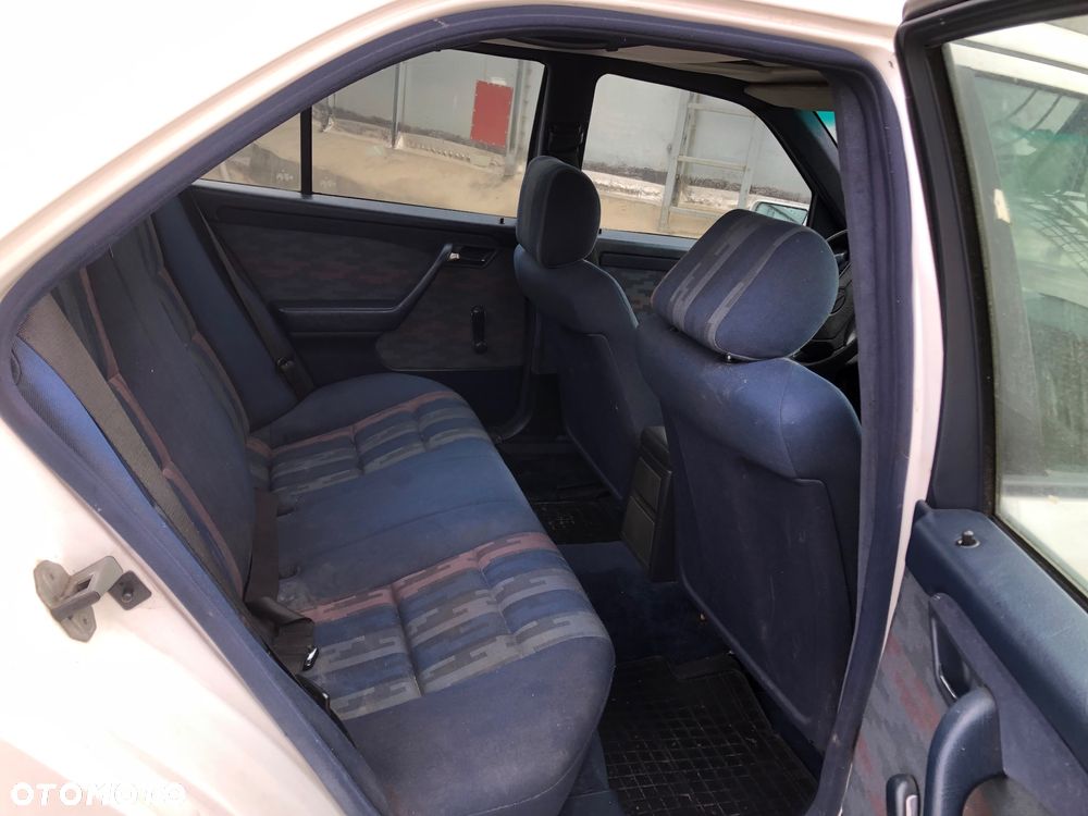 Mercedes-Benz Klasa C 180 Classic - 11