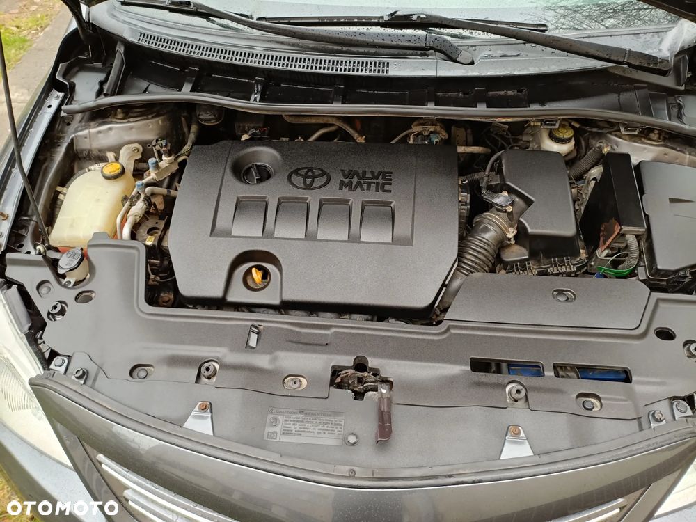 Toyota Corolla 1.6 Premium + - 12