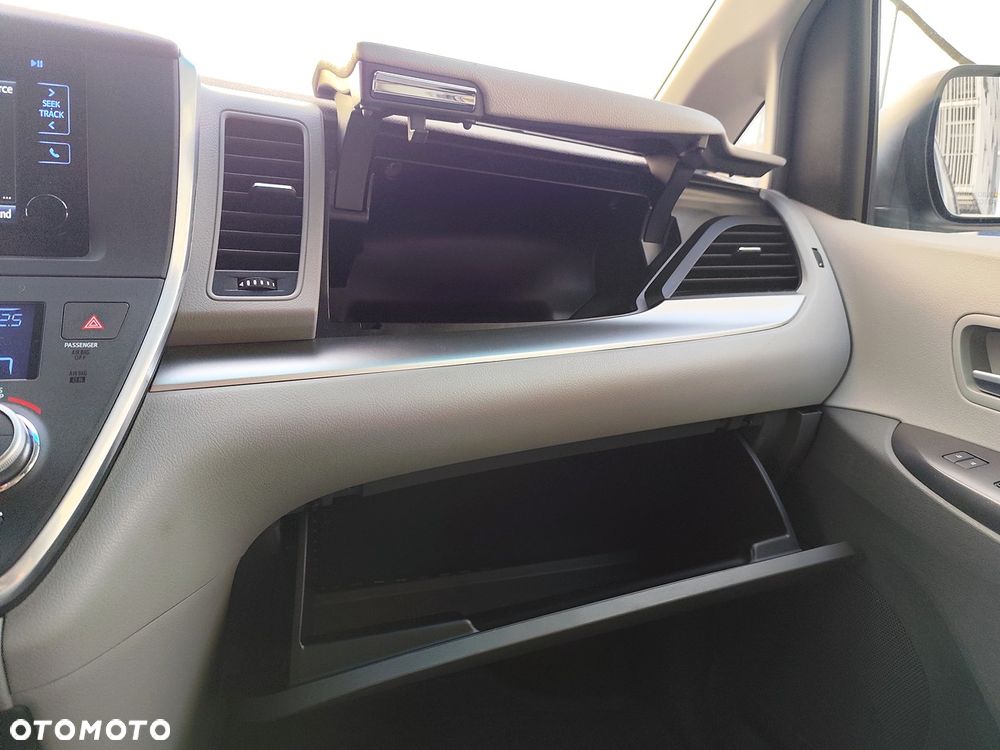 Toyota Sienna 3.5 V6 SE - 28