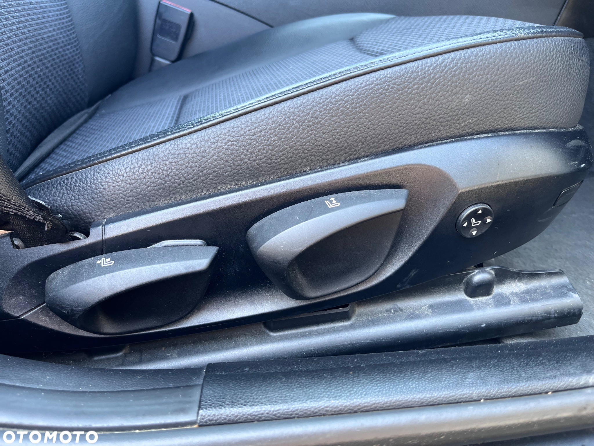 BMW Seria 3 318d Touring - 25