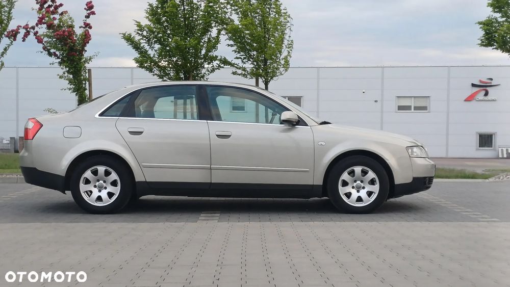 Audi A4 Limousine - 16