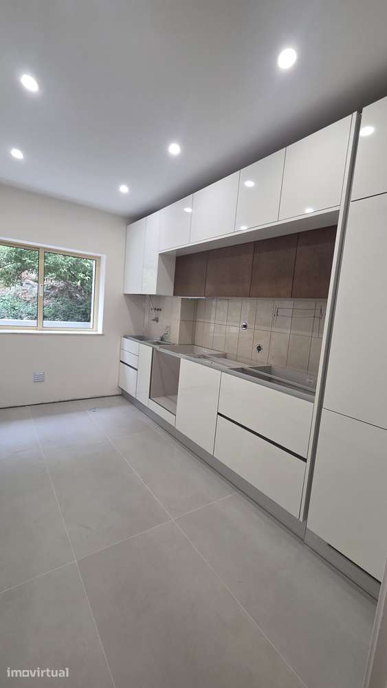 Apartamento T3 c/ garagem - Grande imagem: 2/21