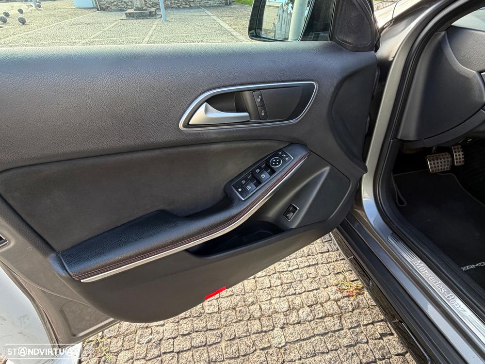 Mercedes-Benz GLA 220 CDI 4Matic 7G-DCT AMG Line — fotografia 20