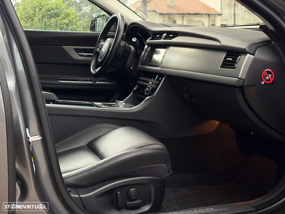 Jaguar XF 20d Aut. Prestige - 42