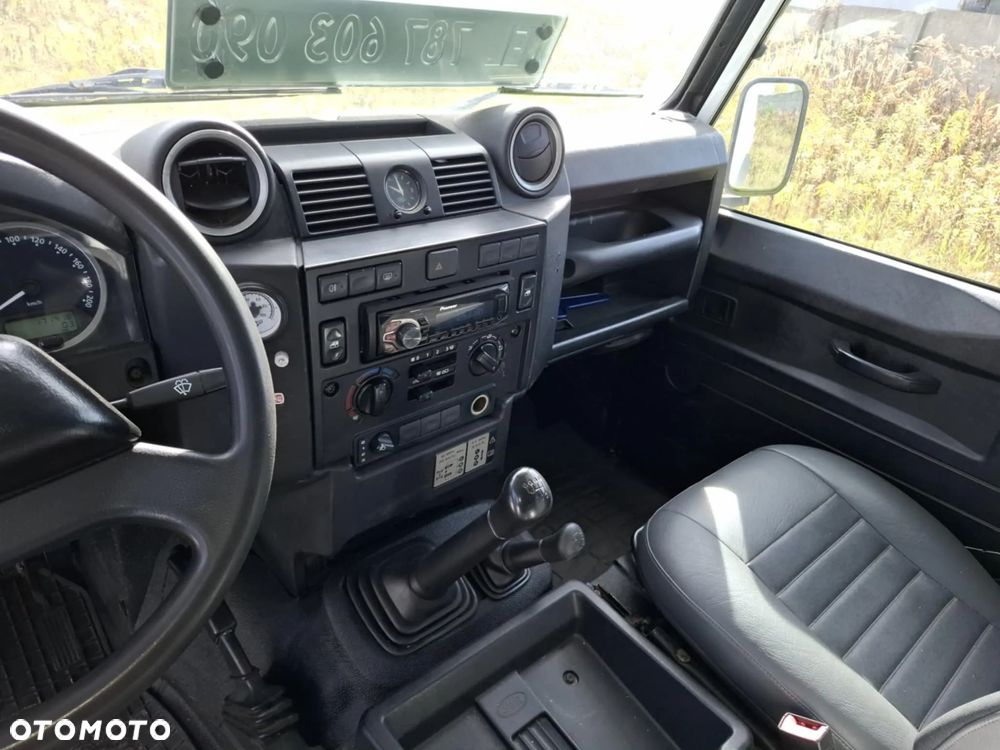 Land Rover Defender - 12