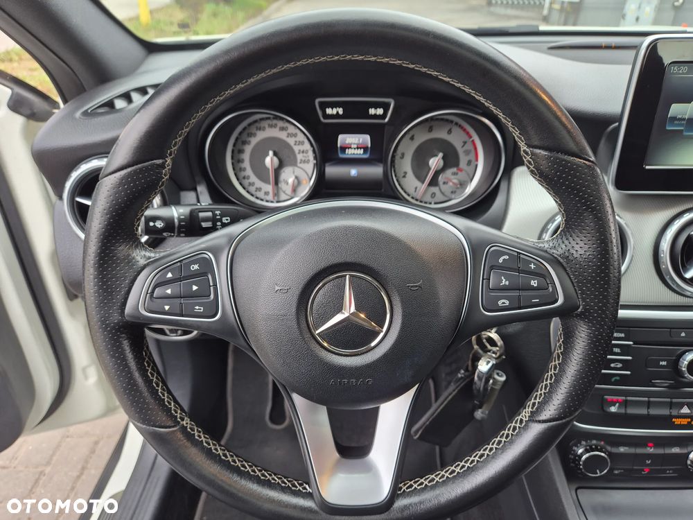 Mercedes-Benz GLA 200 Urban - 34