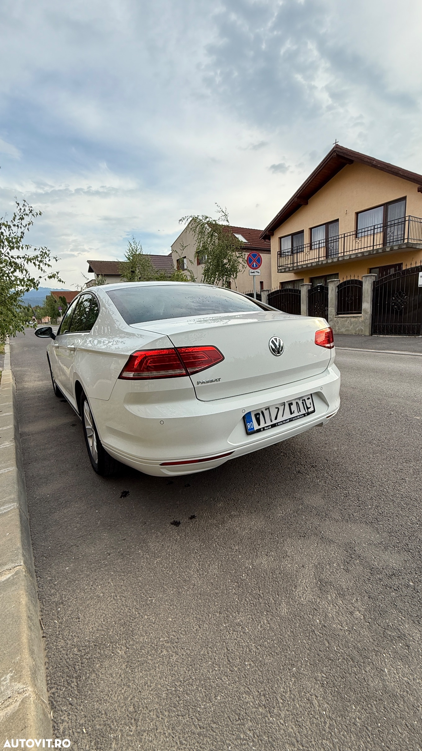 Volkswagen Passat 2.0 TDI Advance - 5