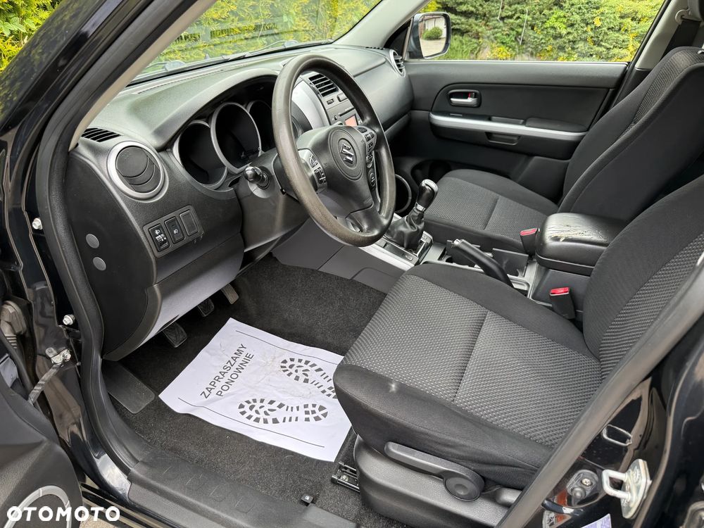 Suzuki Grand Vitara 2.0 Club - 10
