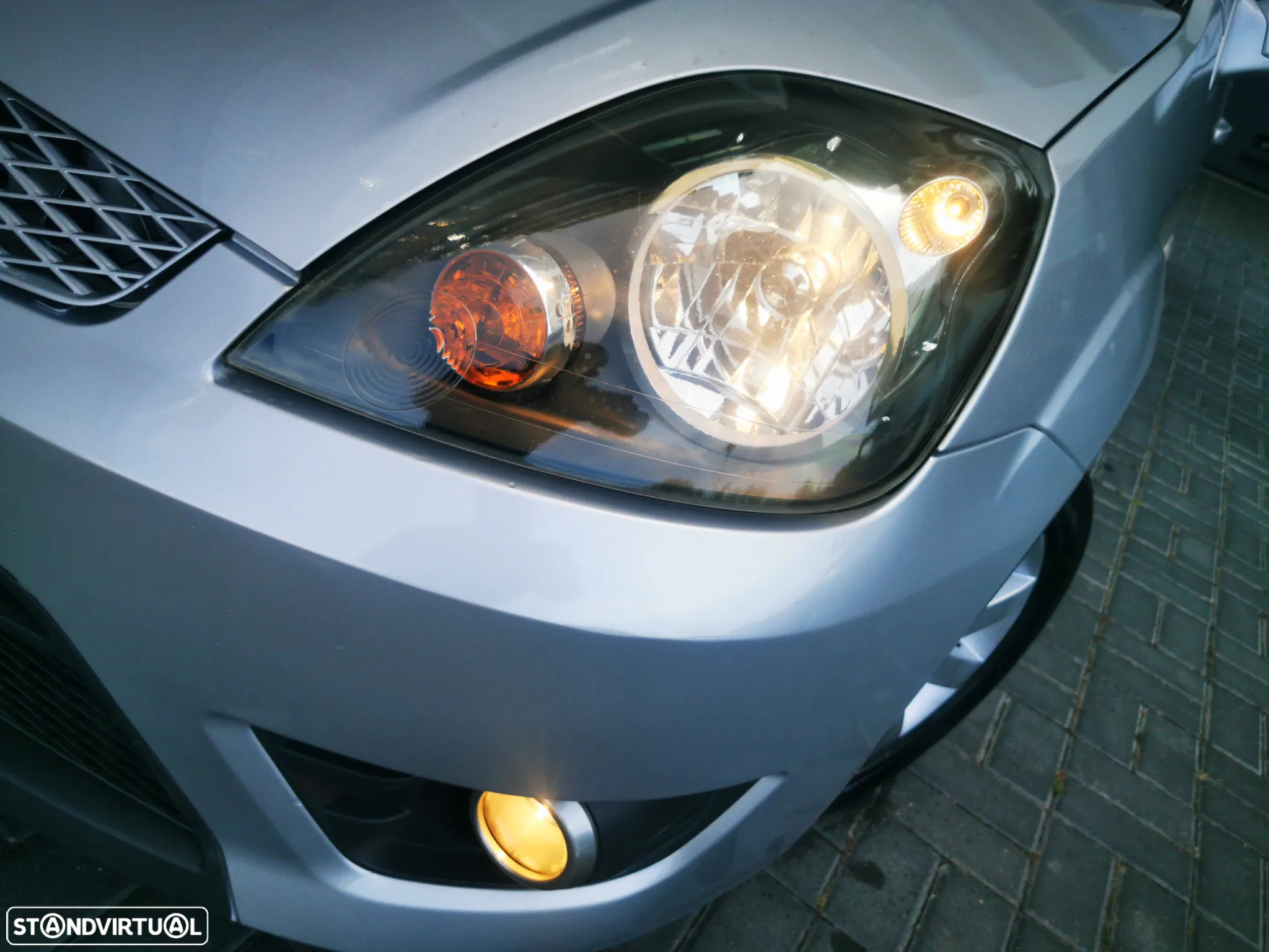 Ford Fiesta 1.25 Ghia - 10