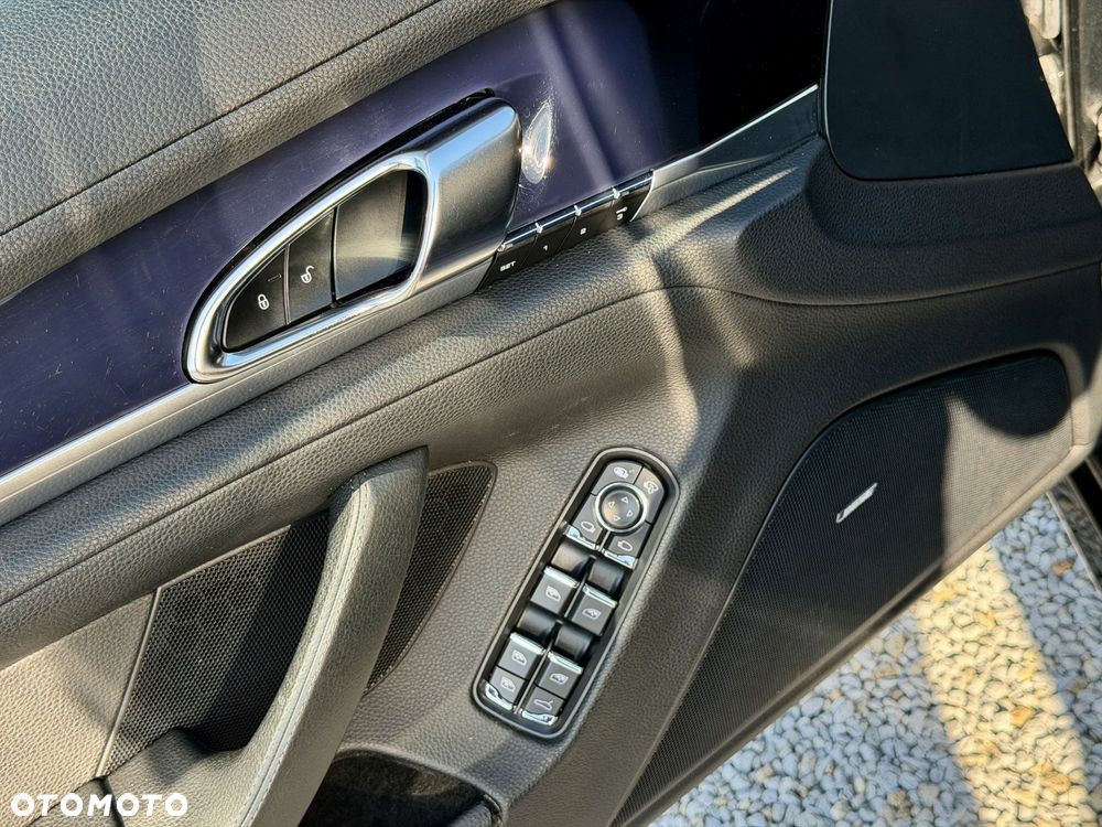 Porsche Panamera 4 PDK Edition - 22