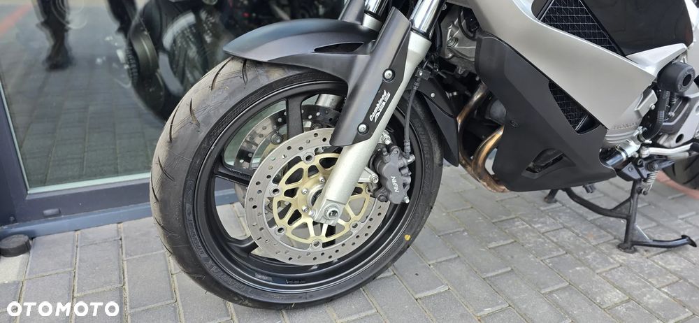 Honda VFR - 28