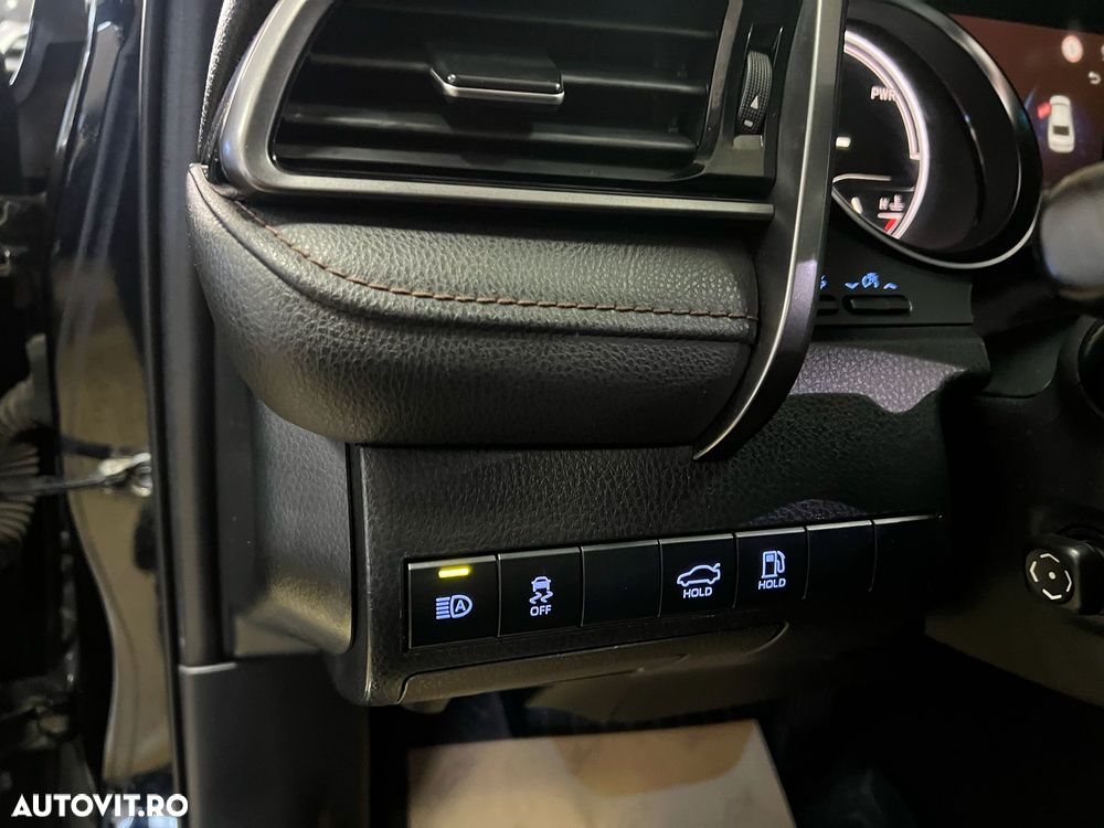 Toyota Camry Luxury - 27