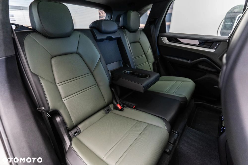 Porsche Cayenne Turbo E-Hybrid PHEV - 14