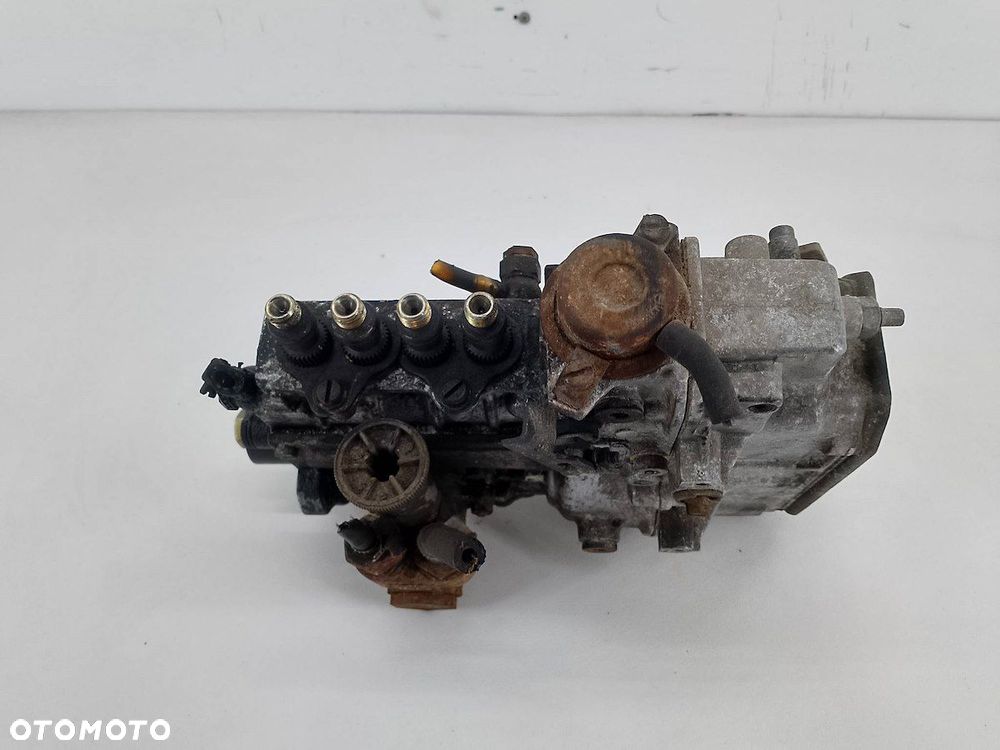 POMPA WTRYSKOWA MERCEDES-BENZ W123 6160705401 0400074981 2.4 D - 6