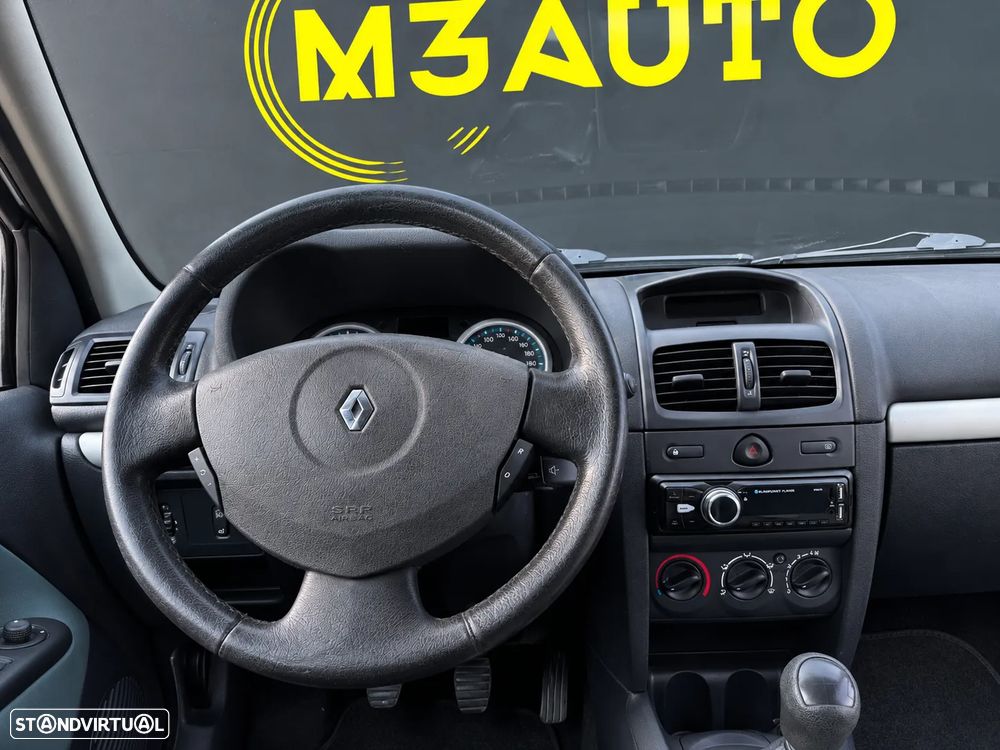 Renault Clio 1.2 16V Confort Privilège - 11