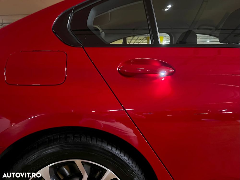 BMW Seria 3 330e xDrive Aut. - 7