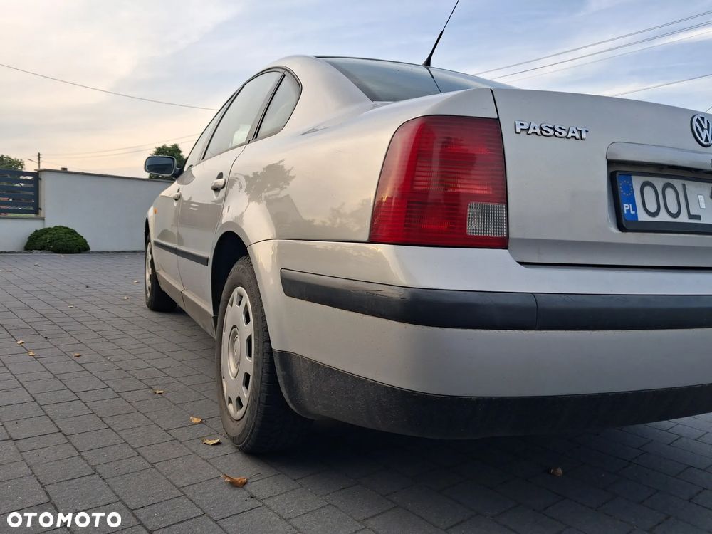Volkswagen Passat 1.8 - 24