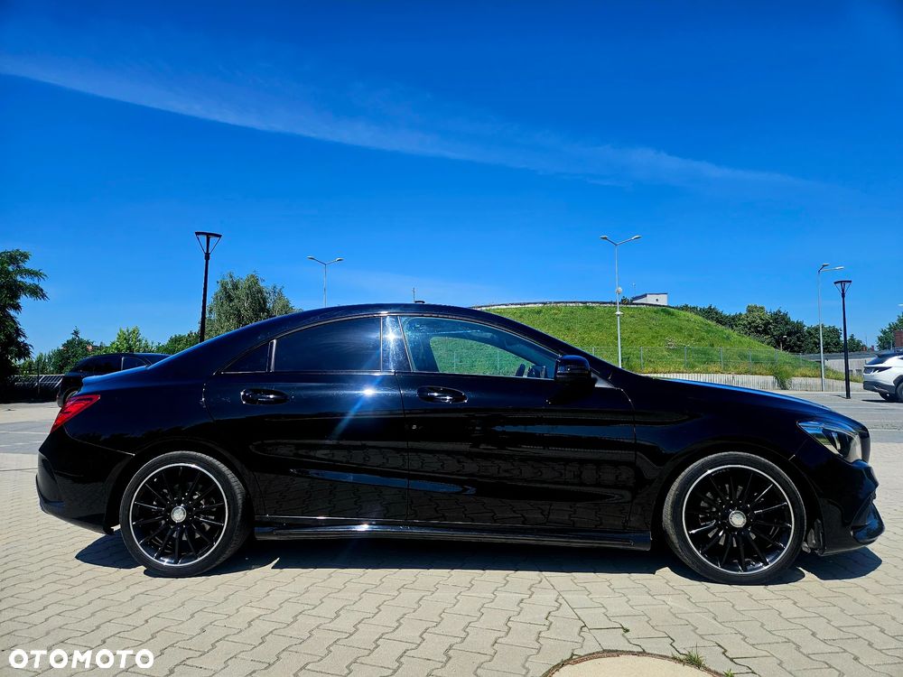 Mercedes-Benz CLA 180 AMG Line - 4
