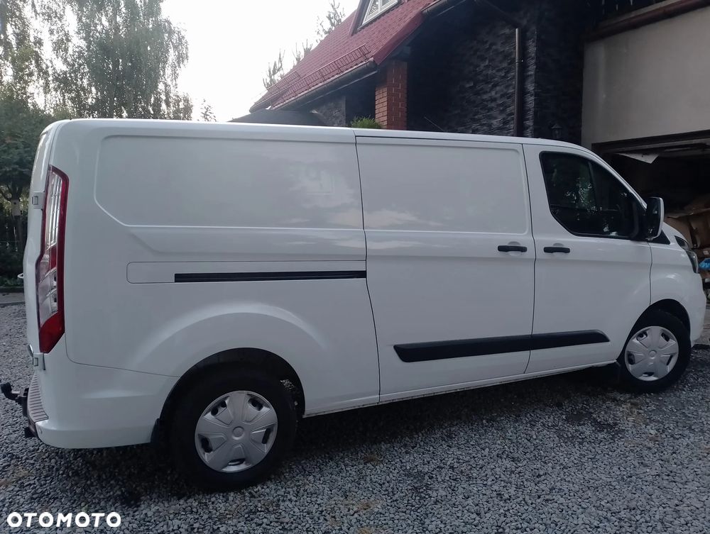 Ford Transit Custom Van - 8