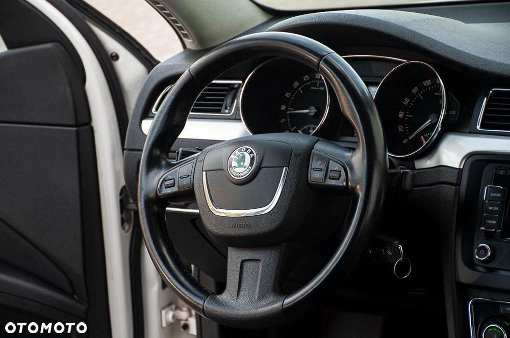 Skoda Superb 2.0 TDI DSG Ambition - 35