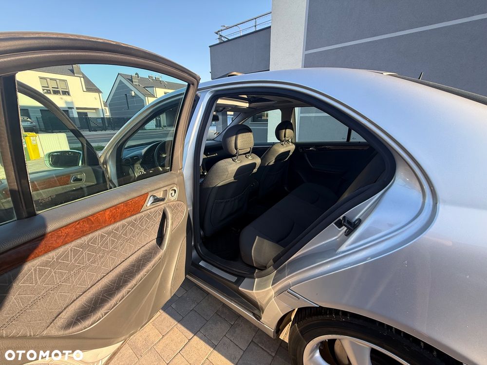 Mercedes-Benz Klasa C 320 Elegance - 8