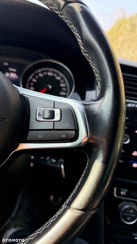 Volkswagen Golf - 24