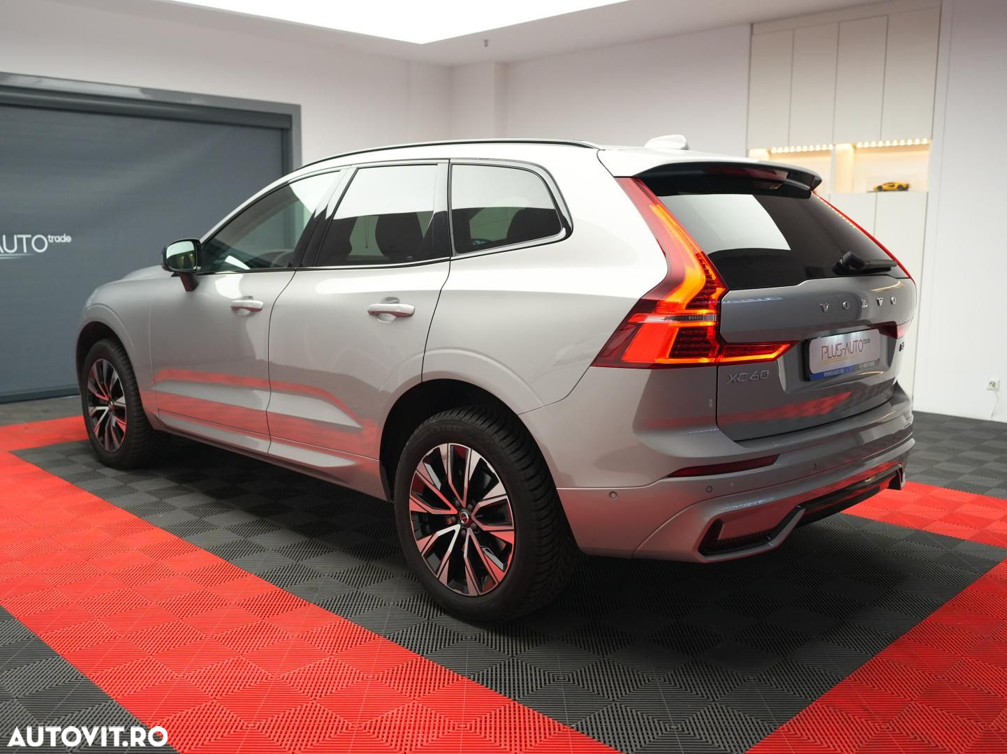 Volvo XC 60 B4 MHEV AT AWD Ultimate Dark - 9