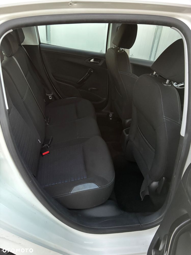 Peugeot 208 - 15