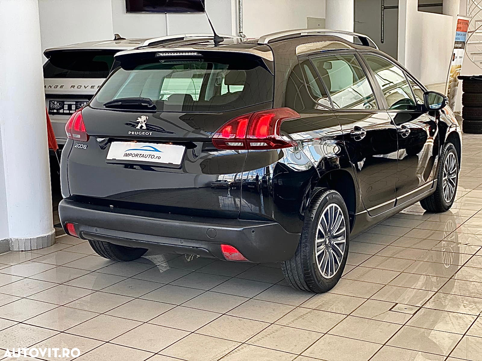Peugeot 2008 1.2 PureTech Turbo Allure - 4
