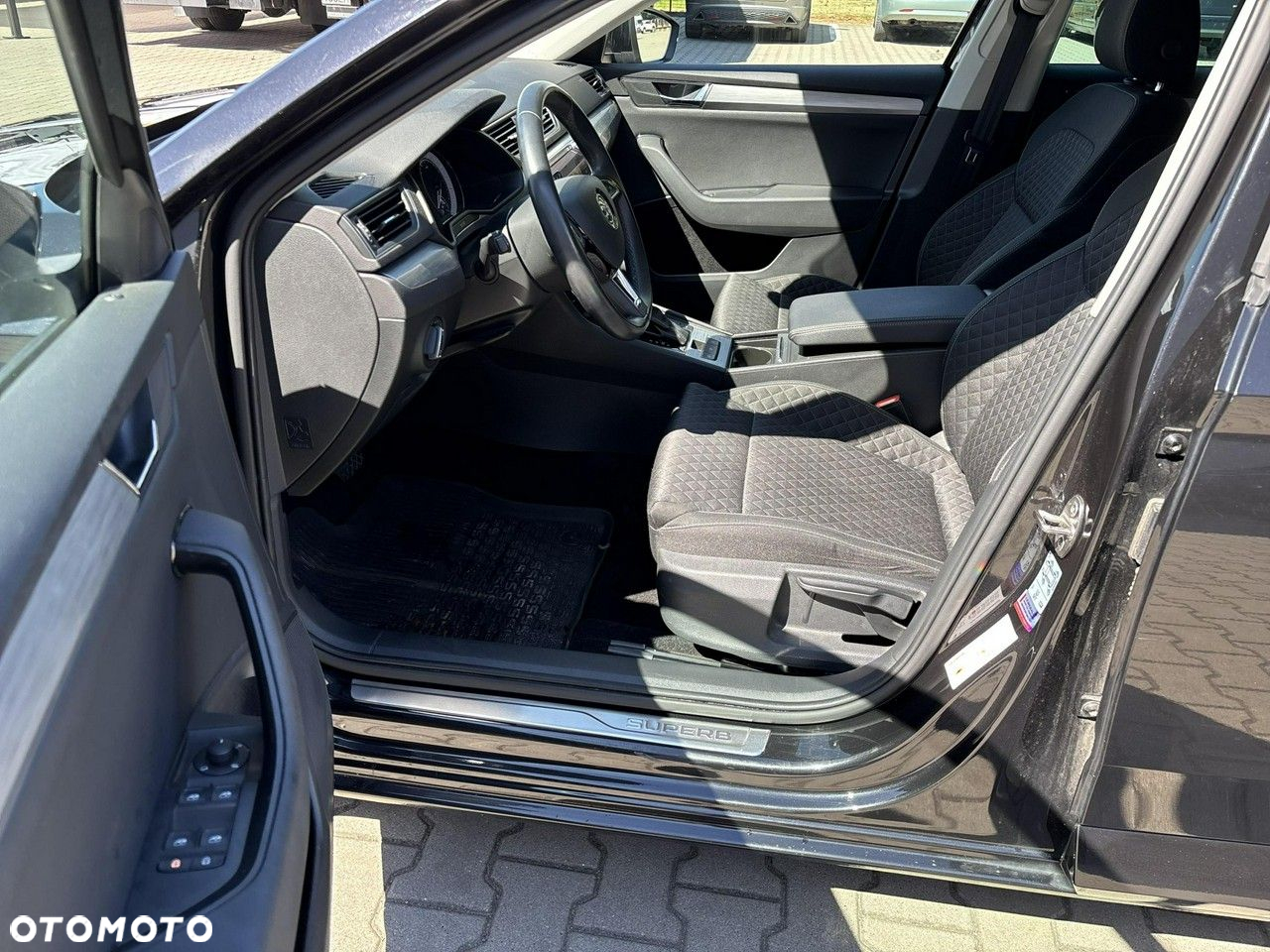Skoda Superb 2.0 TDI Ambition DSG - 11