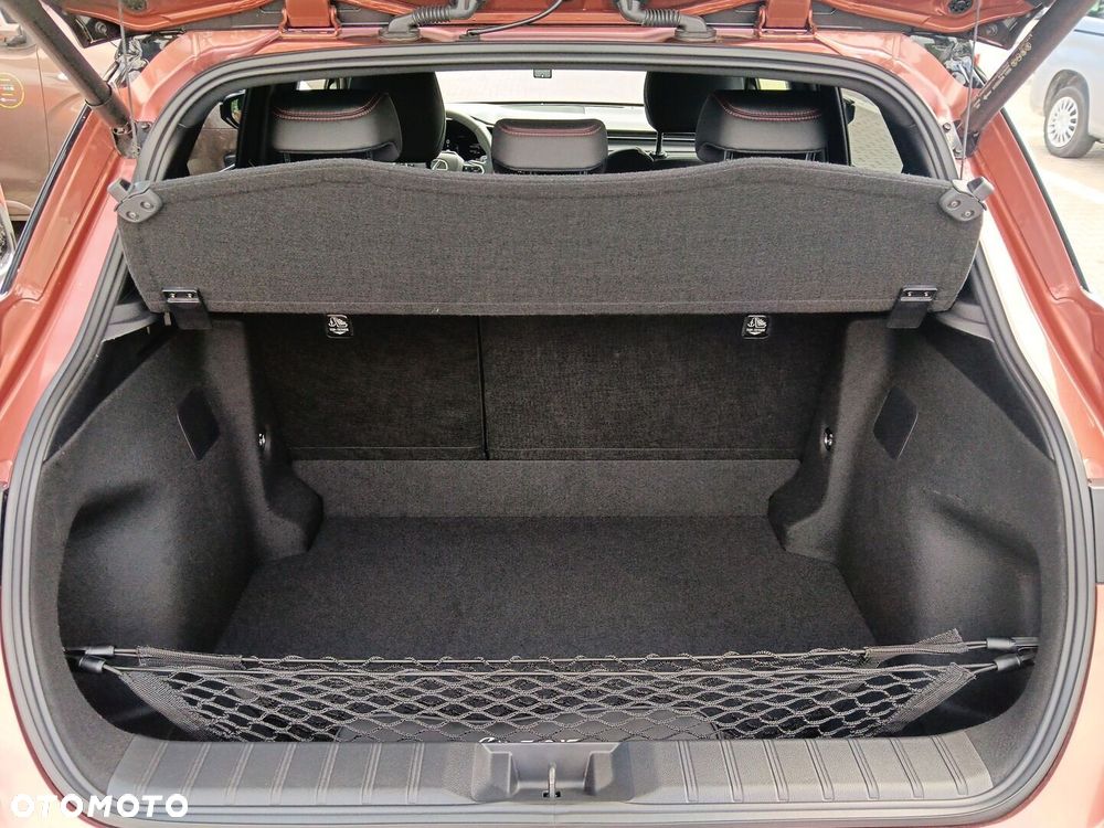 Lexus LBX 1.5 Hybrid Emotion - 17