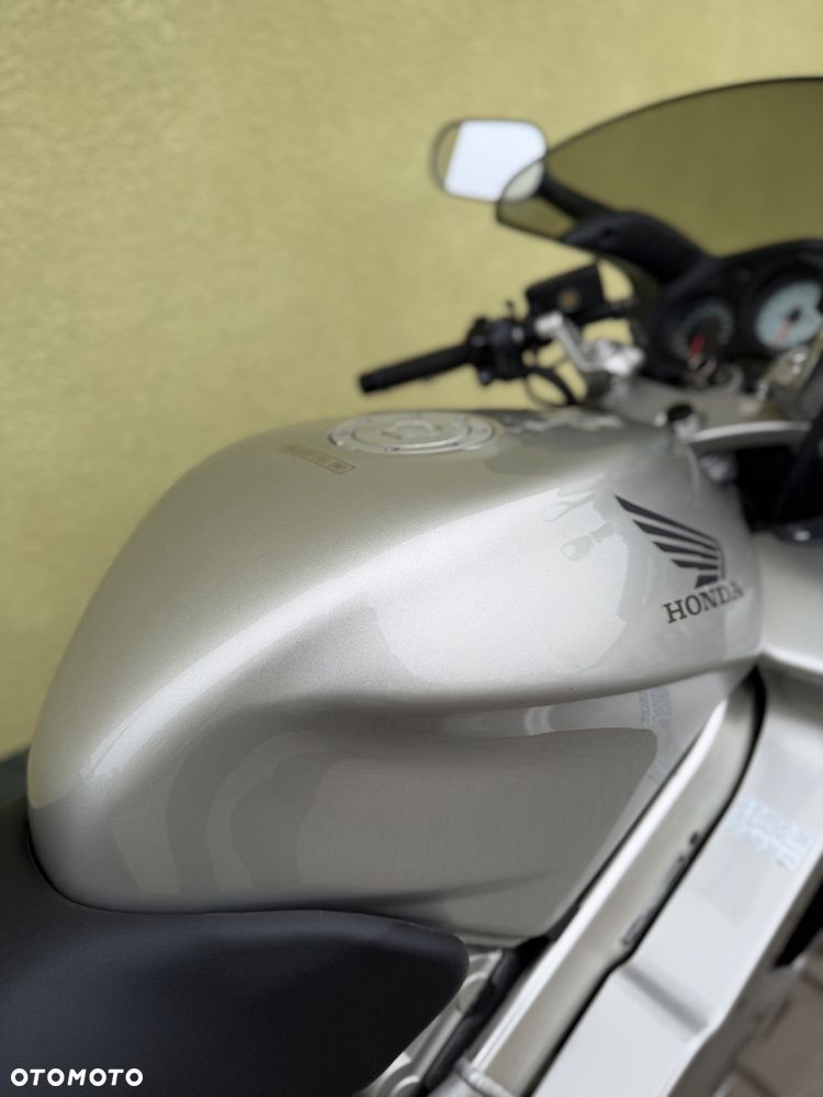 Honda VFR - 16