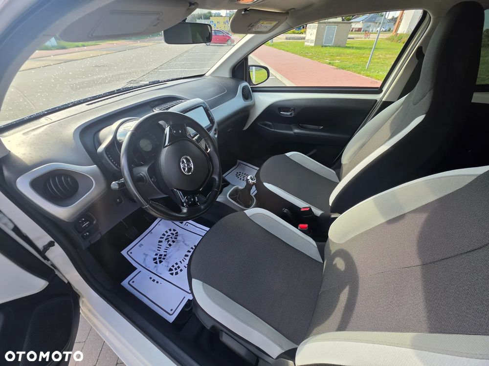 Toyota Aygo x-play touch - 13