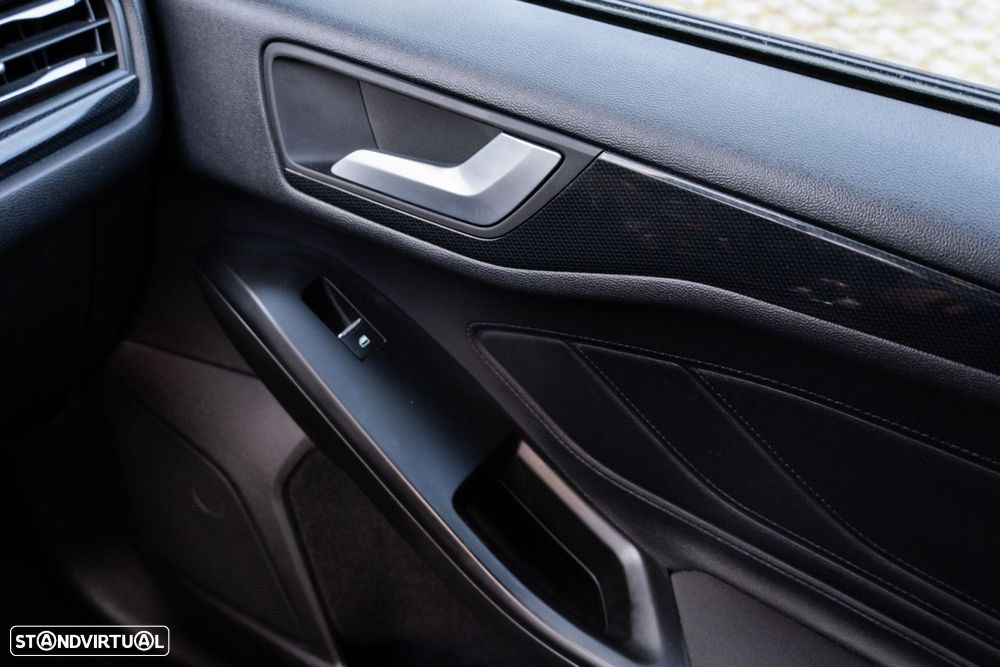 Ford Focus 1.0 EcoBoost MHEV ST-Line - 44