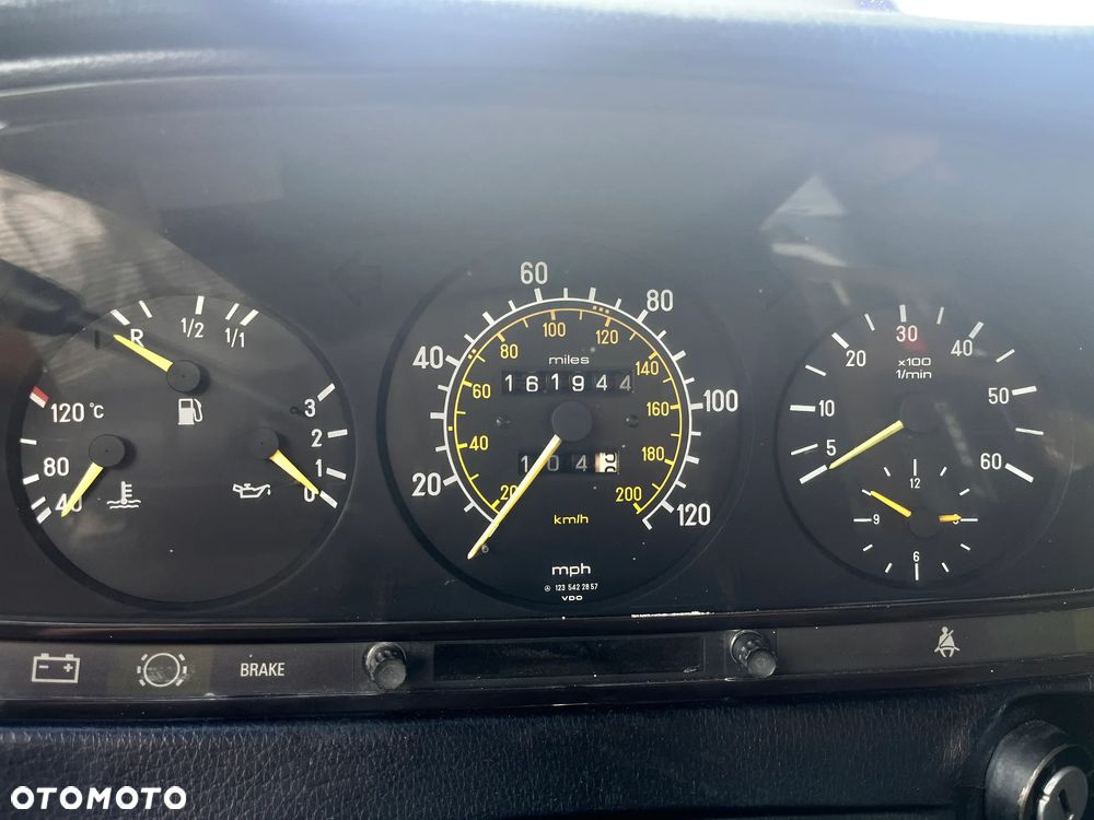 Mercedes-Benz W123 - 25