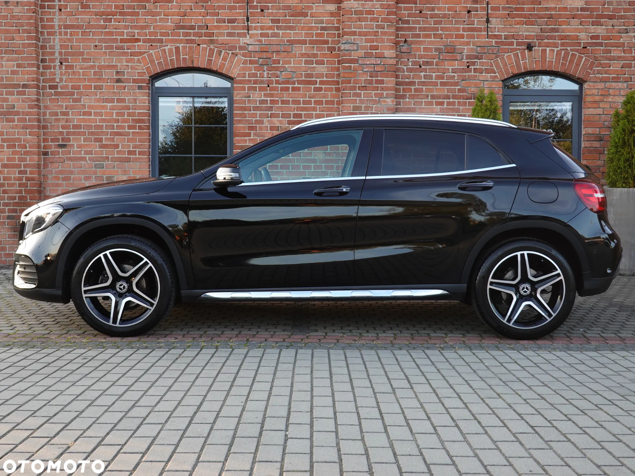 Mercedes-Benz GLA 200 7G-DCT AMG Line - 2